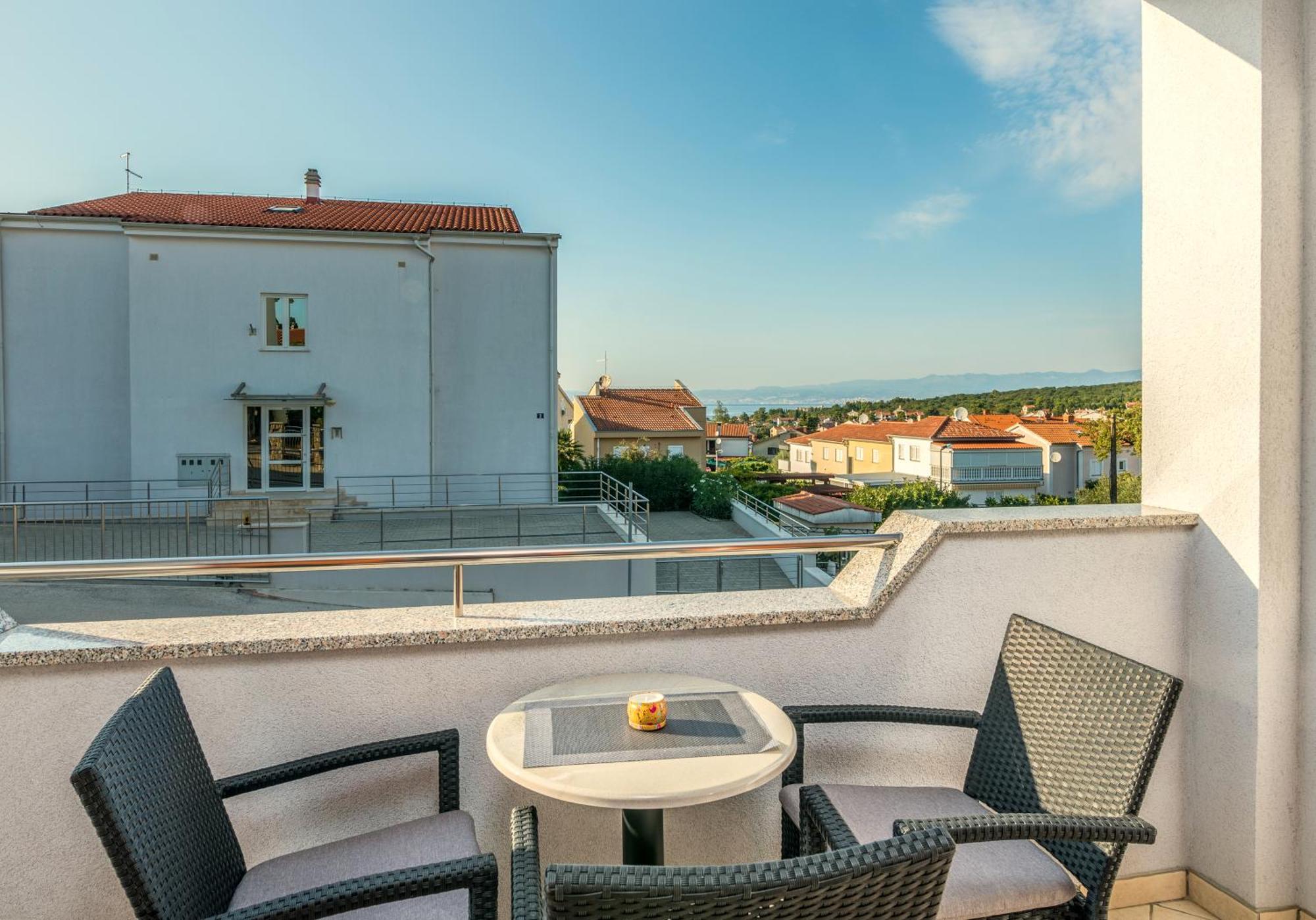 Apartments Kvarner 2 Malinska Exterior photo